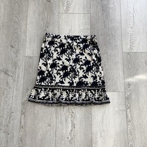 Max Studio | Black & White skirt with ruffles